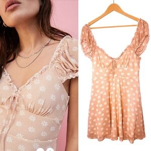 Urban Outfitters Audrey Daisy Mesh Mini Dress Womens Medium peach milkmaid
